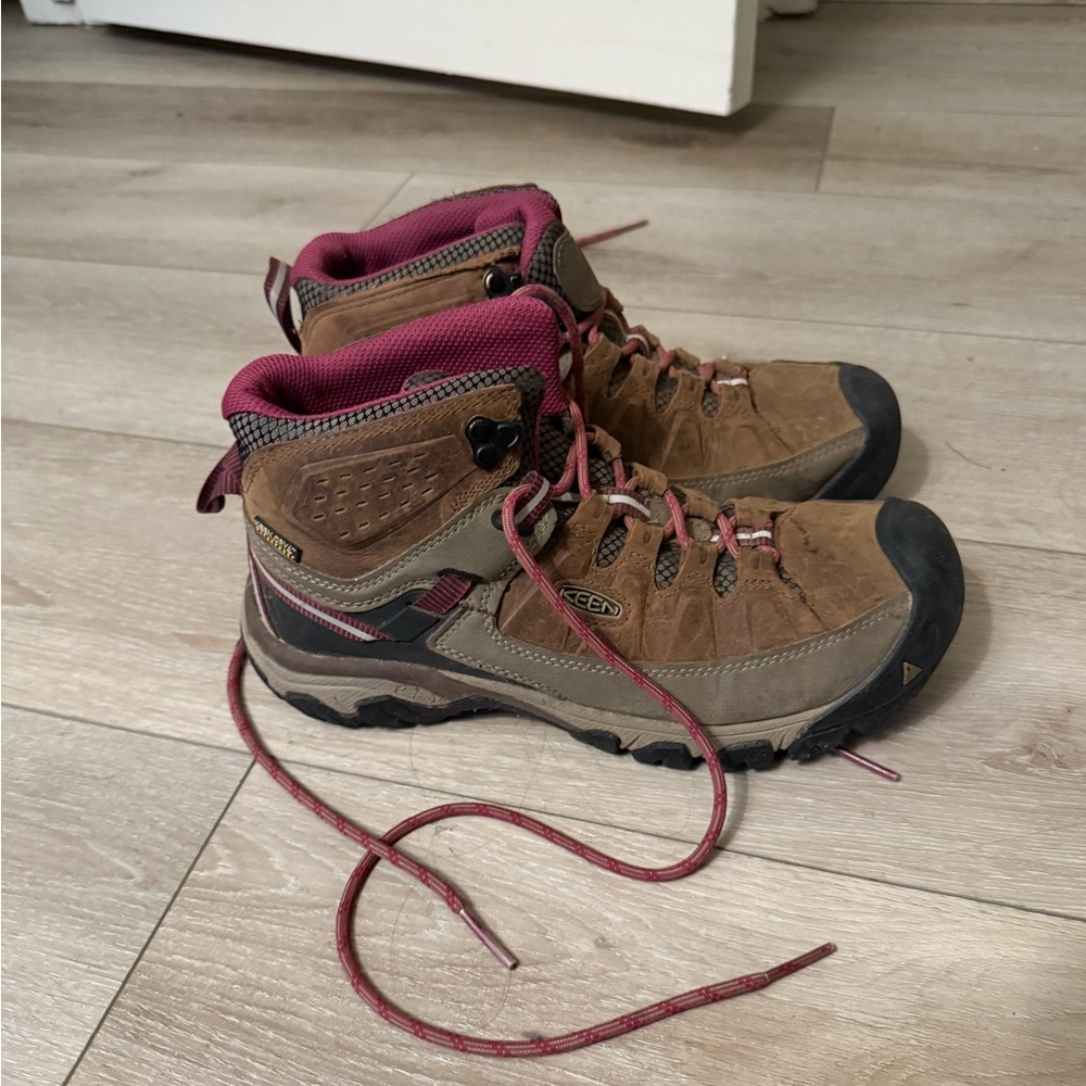 Keen Women's hiking boots